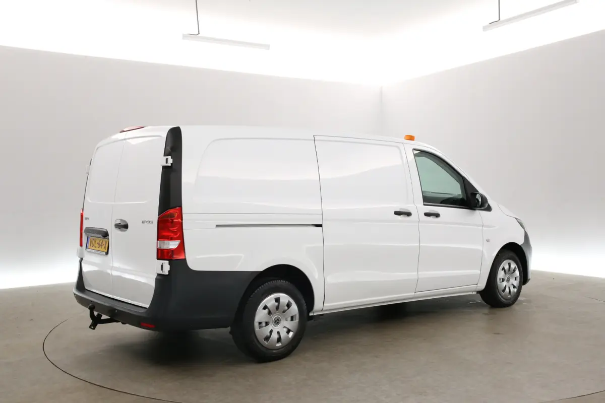 111 CDI Lang | Airco | Camera | Cruise | 3 Zits | Trekhaak | Navi | Parkeersens.