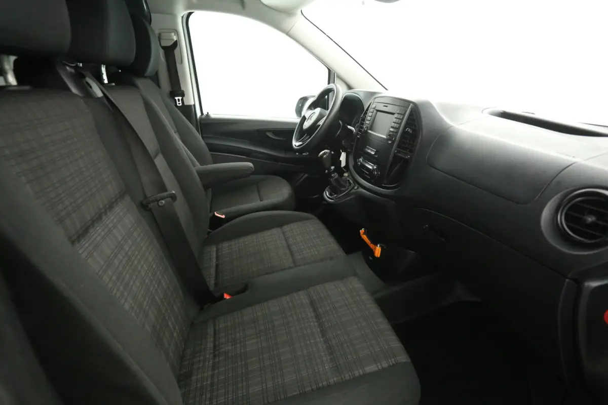111 CDI Lang | Airco | Camera | Cruise | 3 Zits | Trekhaak | Navi | Parkeersens.