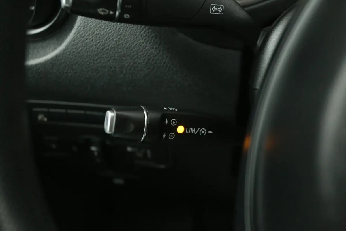 111 CDI Lang | Airco | Camera | Cruise | 3 Zits | Trekhaak | Navi | Parkeersens.