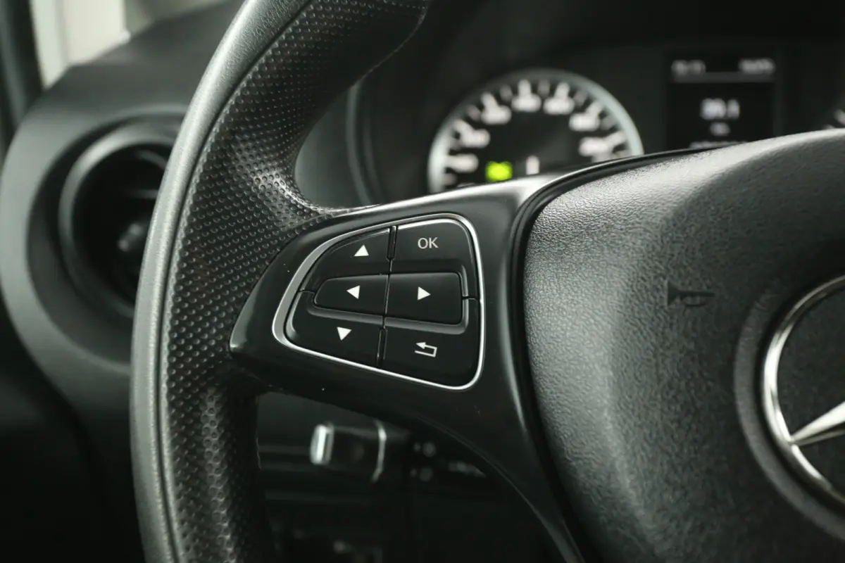 111 CDI Lang | Airco | Camera | Cruise | 3 Zits | Trekhaak | Navi | Parkeersens.