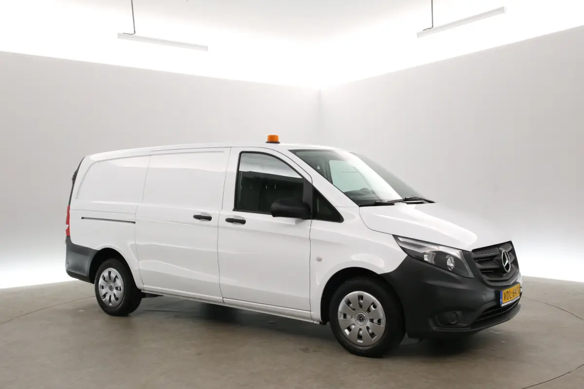 111 CDI Lang | Airco | Camera | Cruise | 3 Zits | Trekhaak | Navi | Parkeersens.
