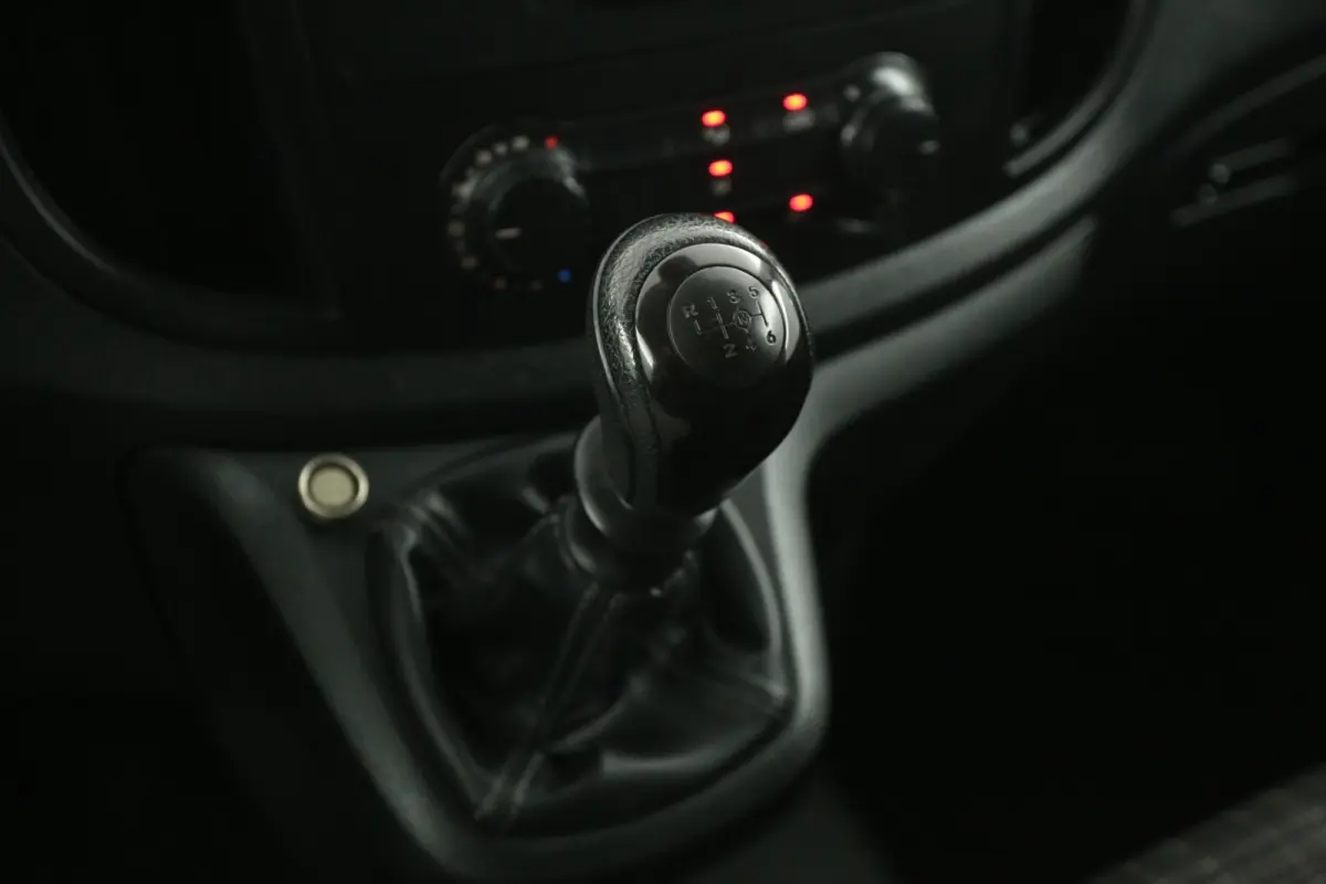 111 CDI Lang | Airco | Camera | Cruise | 3 Zits | Trekhaak | Navi | Parkeersens.