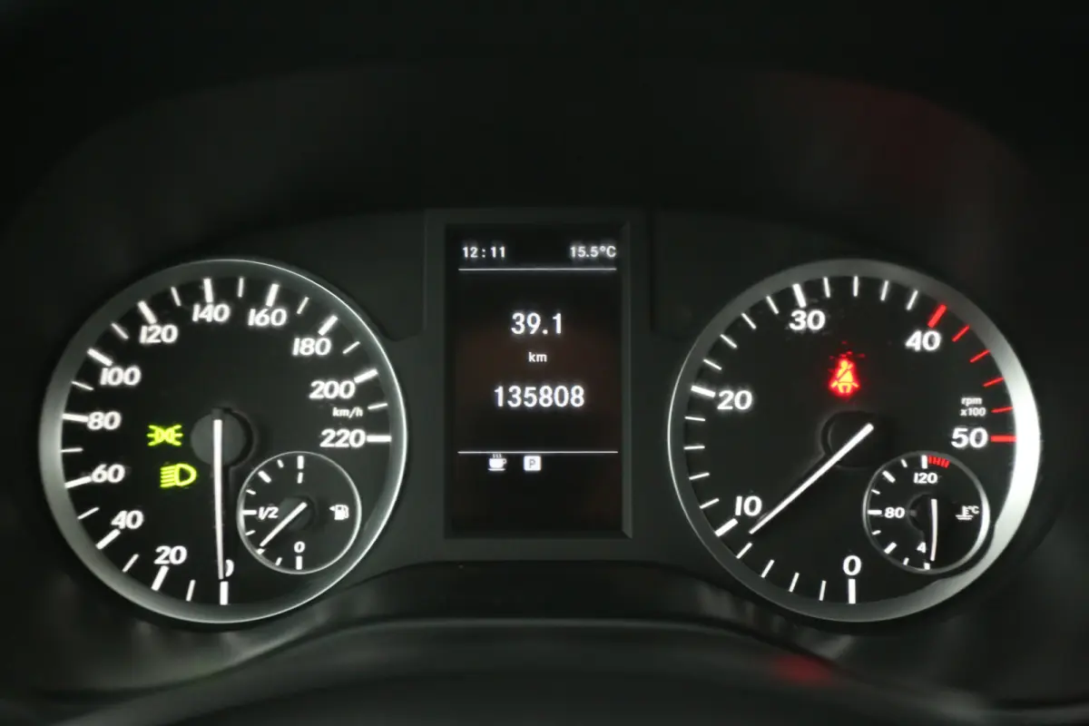 111 CDI Lang | Airco | Camera | Cruise | 3 Zits | Trekhaak | Navi | Parkeersens.