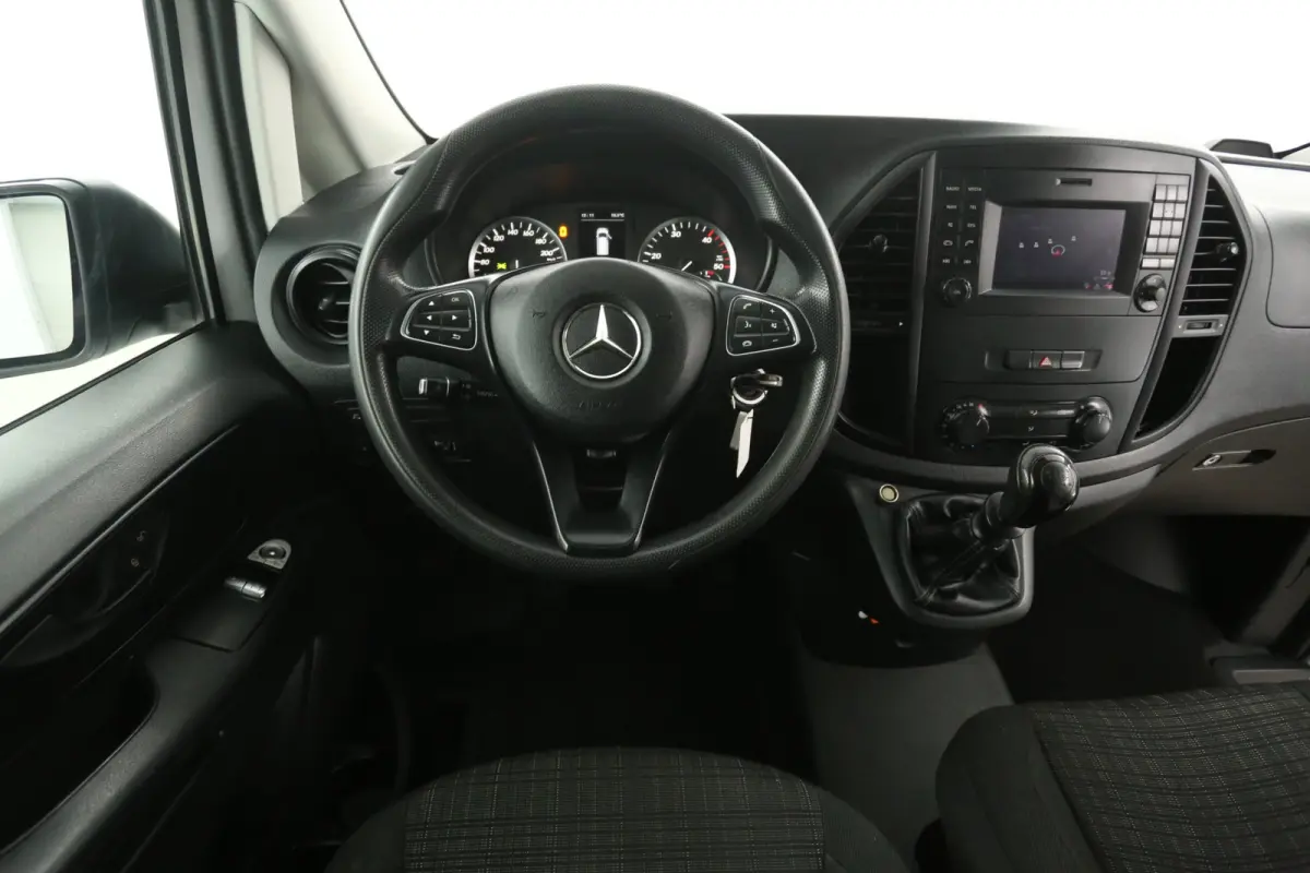 111 CDI Lang | Airco | Camera | Cruise | 3 Zits | Trekhaak | Navi | Parkeersens.