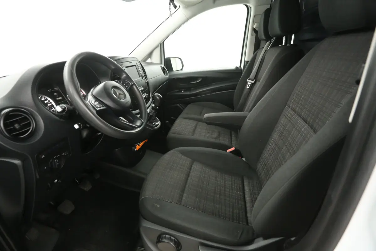 111 CDI Lang | Airco | Camera | Cruise | 3 Zits | Trekhaak | Navi | Parkeersens.