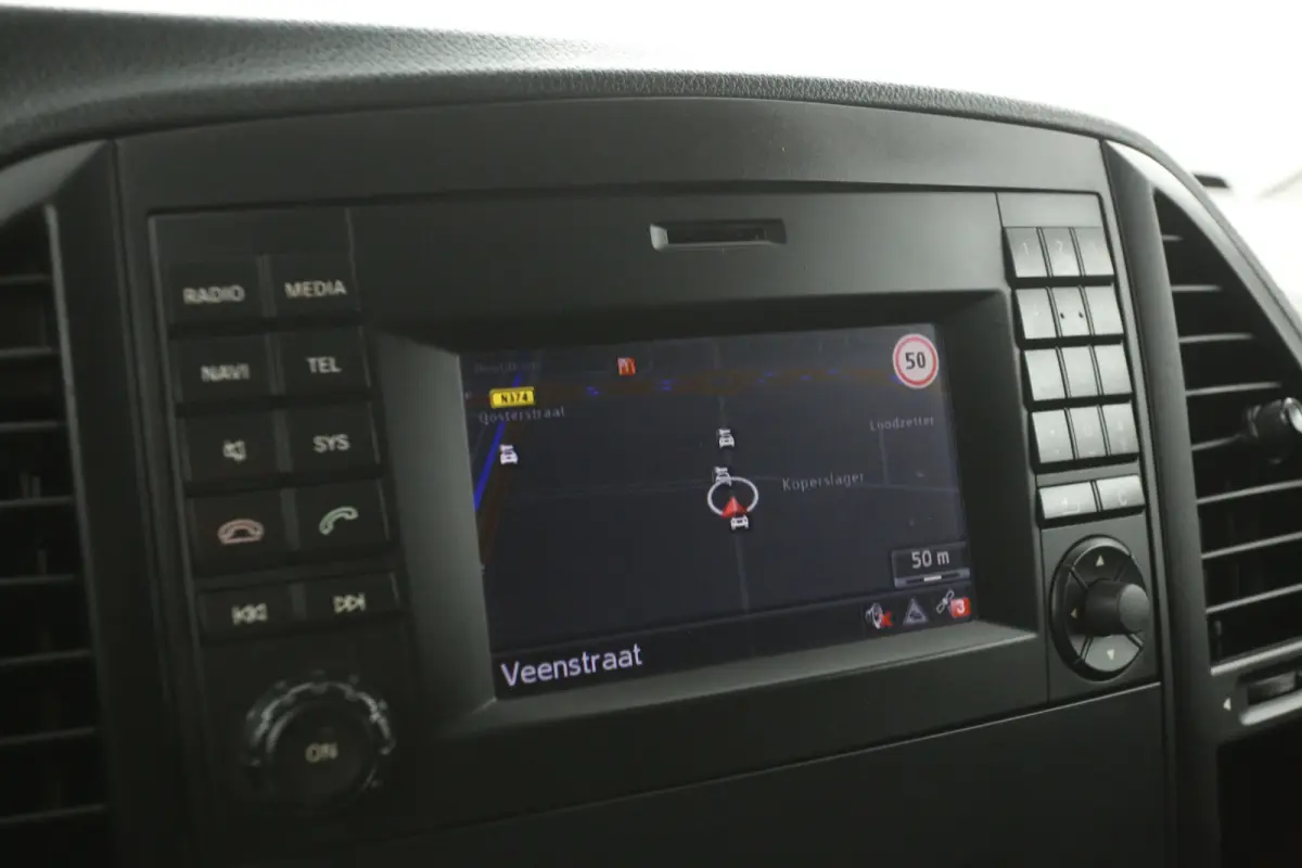 111 CDI Lang | Airco | Camera | Cruise | 3 Zits | Trekhaak | Navi | Parkeersens.