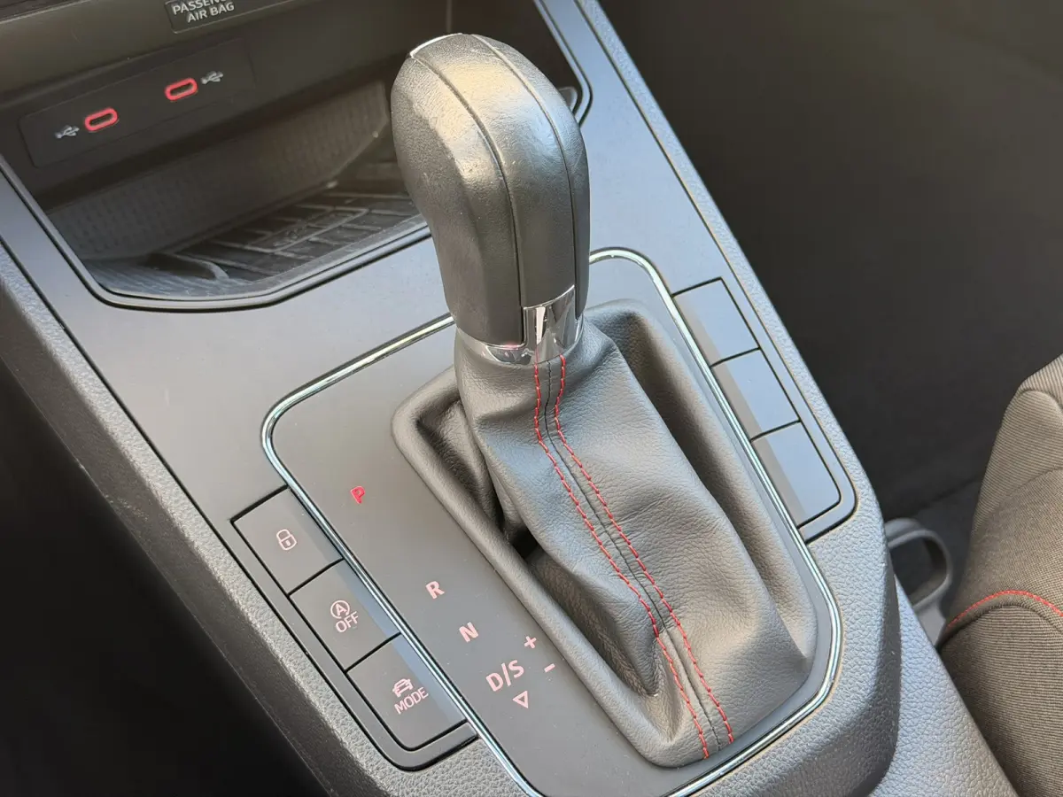 FR 1.0 TSI DSG Pano Navi CarPlay LED 18'' Stoelverwarming