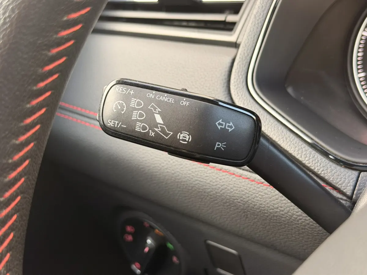 FR 1.0 TSI DSG Pano Navi CarPlay LED 18'' Stoelverwarming