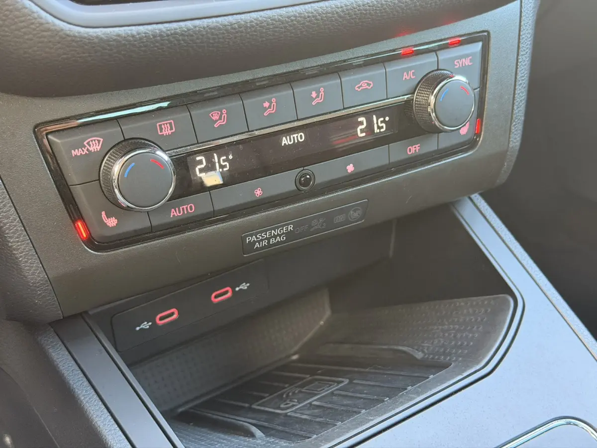 FR 1.0 TSI DSG Pano Navi CarPlay LED 18'' Stoelverwarming