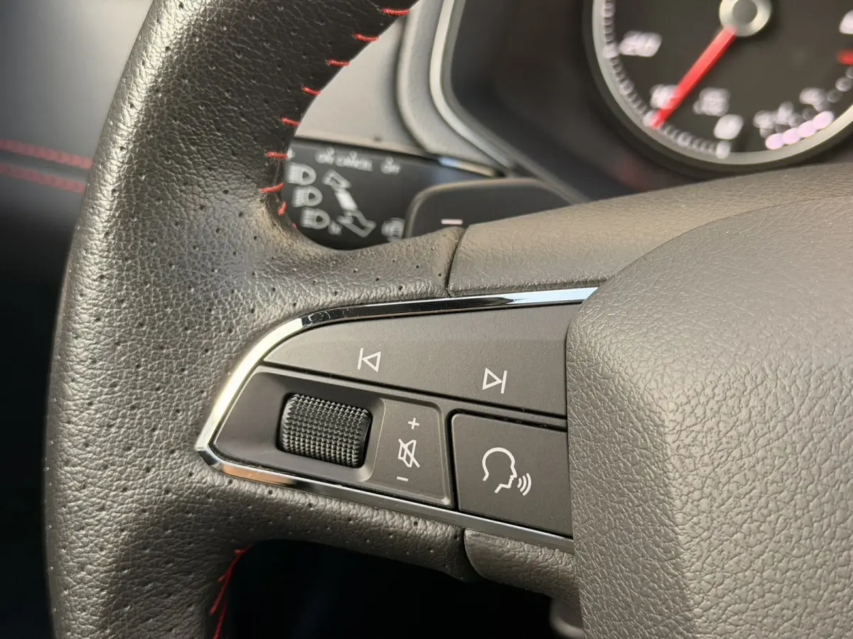 FR 1.0 TSI DSG Pano Navi CarPlay LED 18'' Stoelverwarming