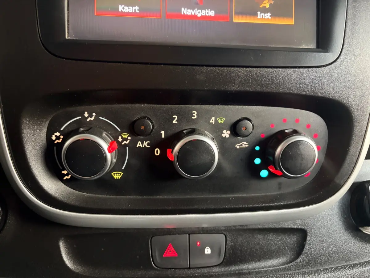 Automaat 2.0 dCi 145pk euro6 T29 L1H1 Comfort, 3Persoons, Sortimo kasten Imperiaal Trekhaak Omvormer RIJKLAARPRIJS