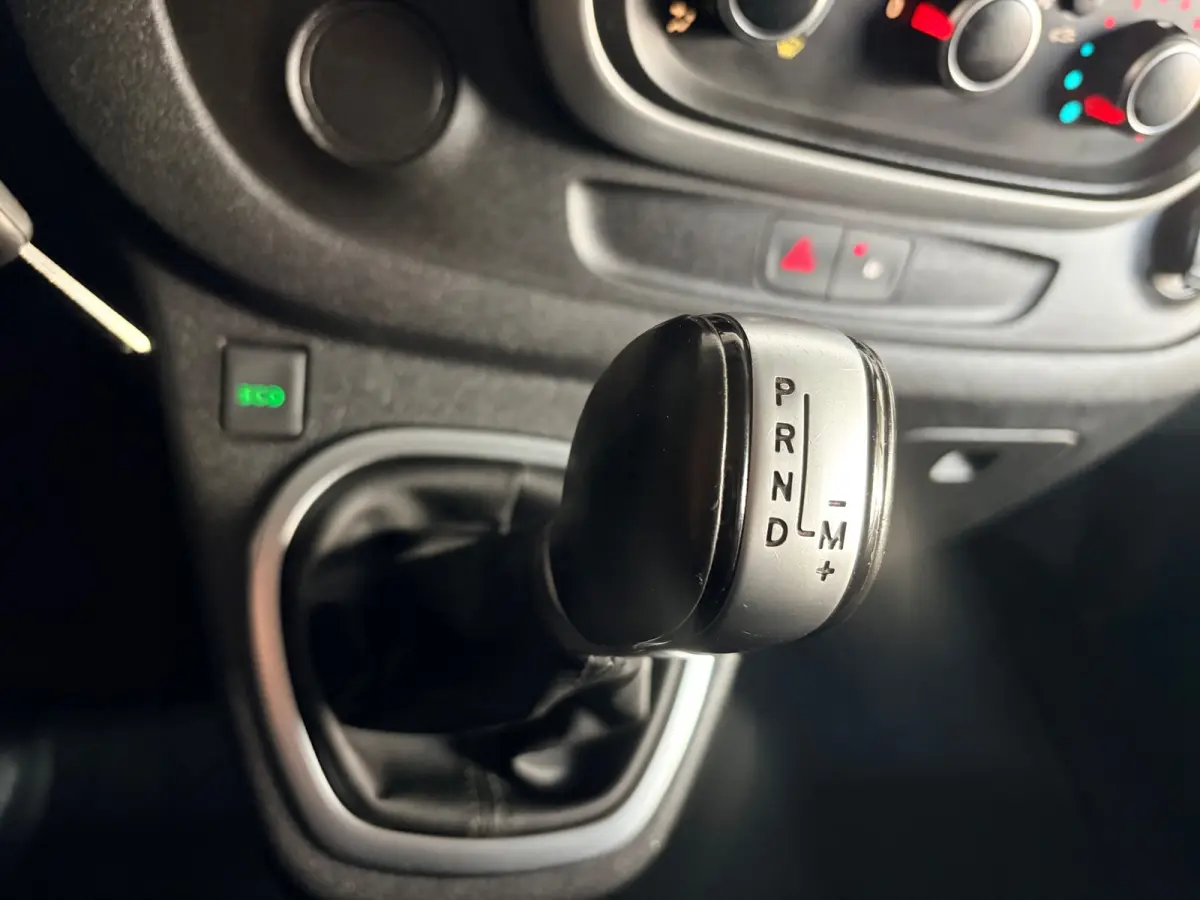 Automaat 2.0 dCi 145pk euro6 T29 L1H1 Comfort, 3Persoons, Sortimo kasten Imperiaal Trekhaak Omvormer RIJKLAARPRIJS