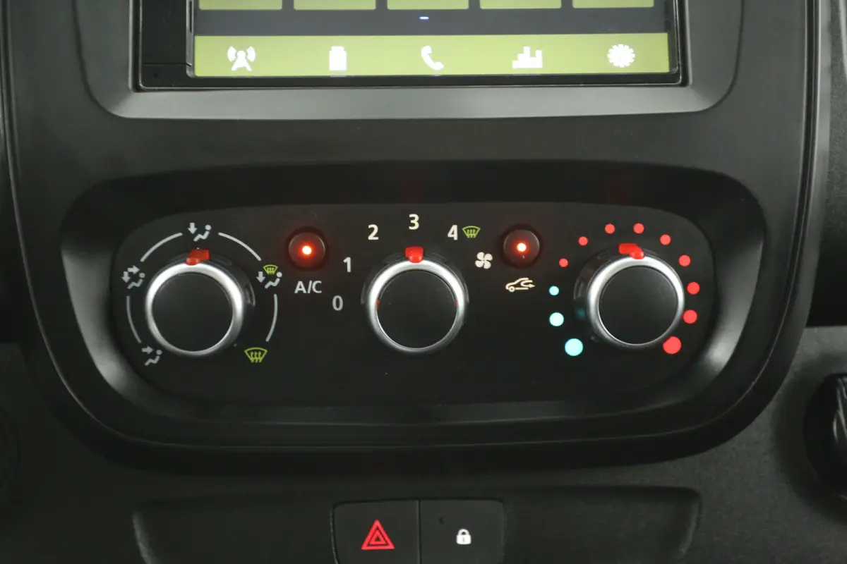 2.0 dCi 145PK L2H1 | Airco | Camera | Cruise | 3 Zits | Carplay | Parkeersens.
