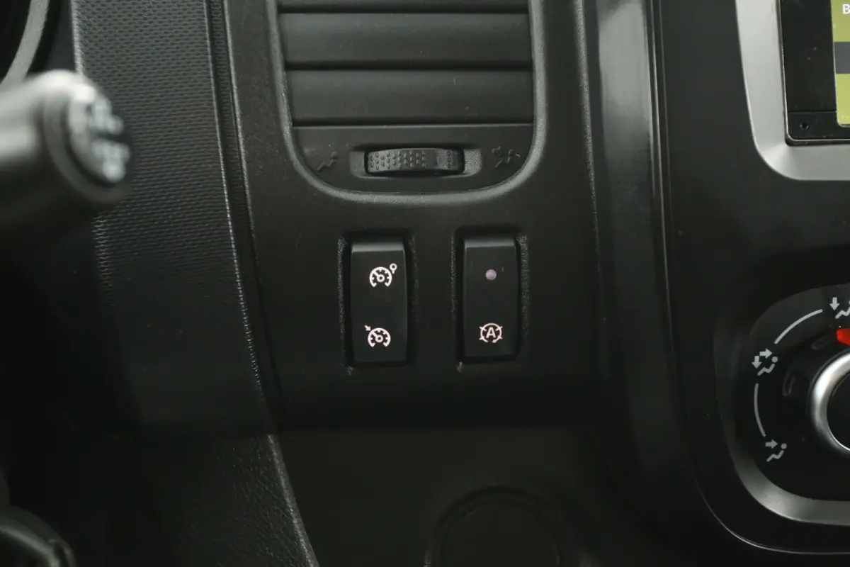 2.0 dCi 145PK L2H1 | Airco | Camera | Cruise | 3 Zits | Carplay | Parkeersens.