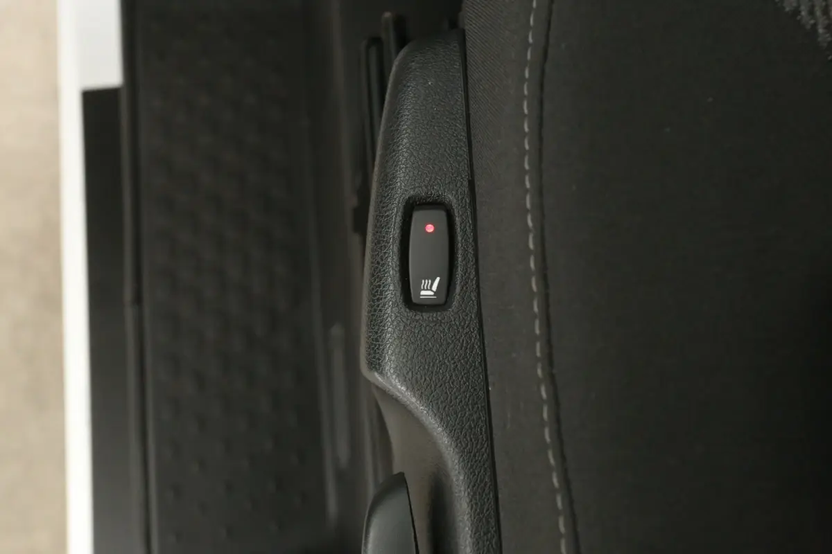 2.0 dCi 145PK L2H1 | Airco | Camera | Cruise | 3 Zits | Carplay | Parkeersens.