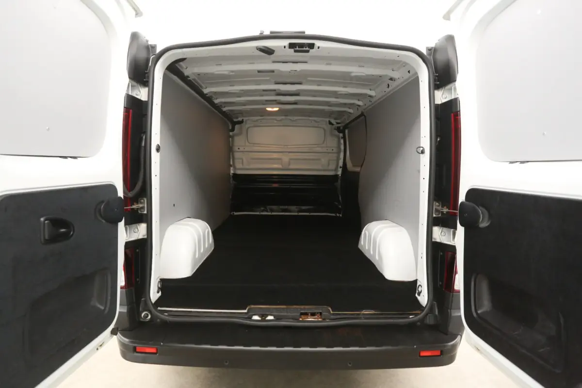 2.0 dCi 145PK L2H1 | Airco | Camera | Cruise | 3 Zits | Carplay | Parkeersens.