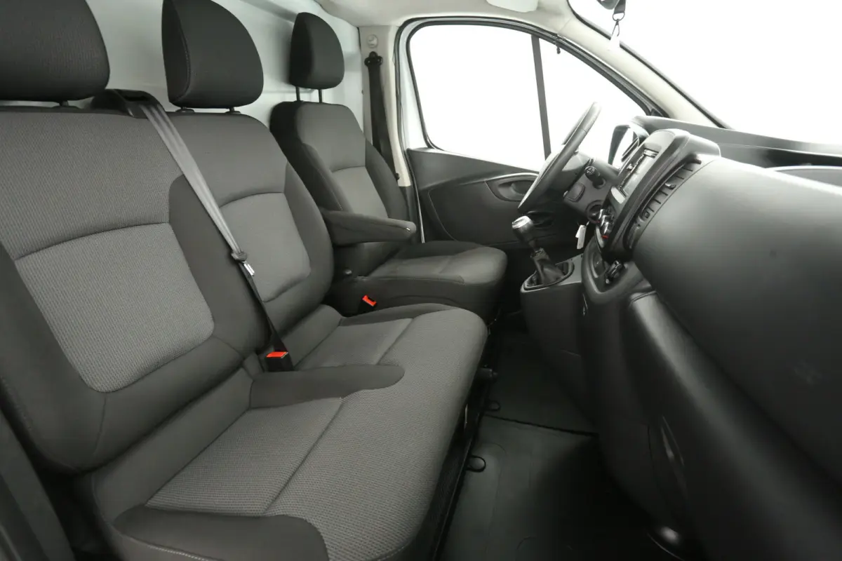 2.0 dCi 145PK L2H1 | Airco | Camera | Cruise | 3 Zits | Carplay | Parkeersens.