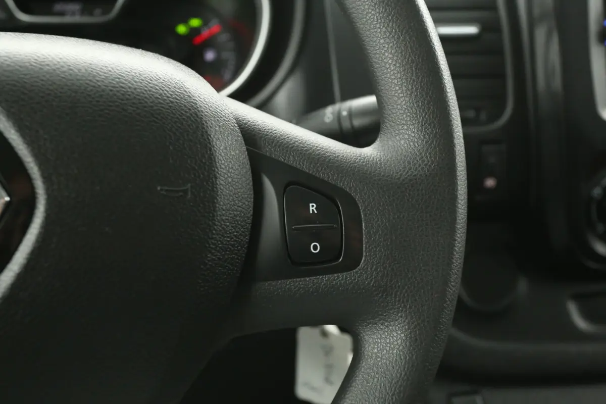 2.0 dCi 145PK L2H1 | Airco | Camera | Cruise | 3 Zits | Carplay | Parkeersens.