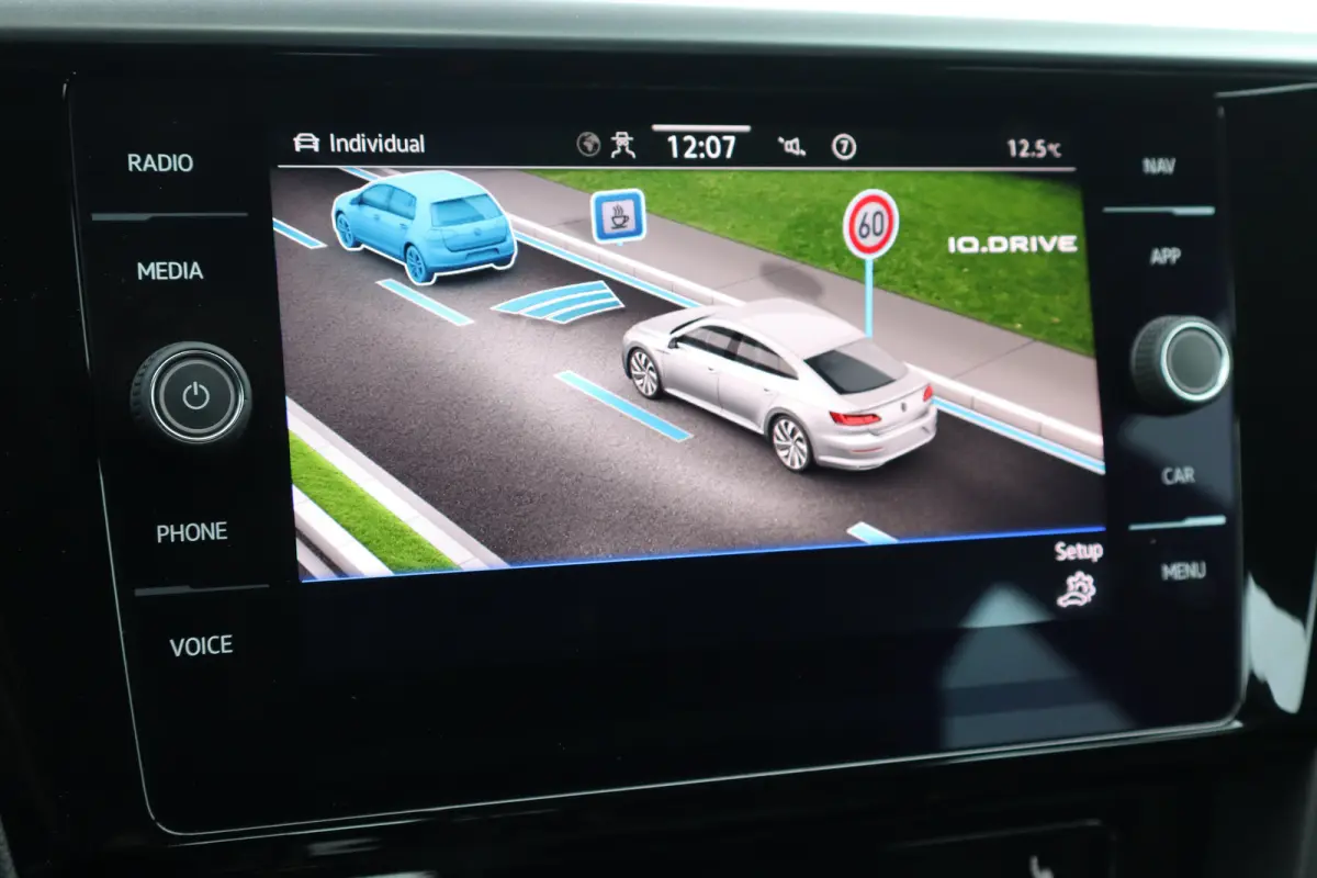 1.4 TSI eHybrid R-Line Business+ 217PK | Apple Carplay/Android Auto|telefoonintegratie premium | Cruise control adaptief | Keyless start