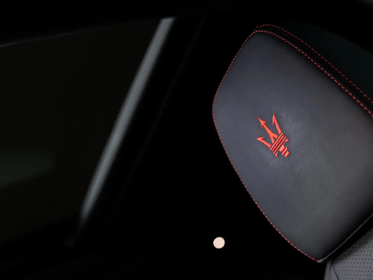 2.0 MHEV Modena | 330pk | 2 jaar garantie | Climate Pack | Tech Pack | Dubbel glas | Luchtvering | Matrix LED | 21"
