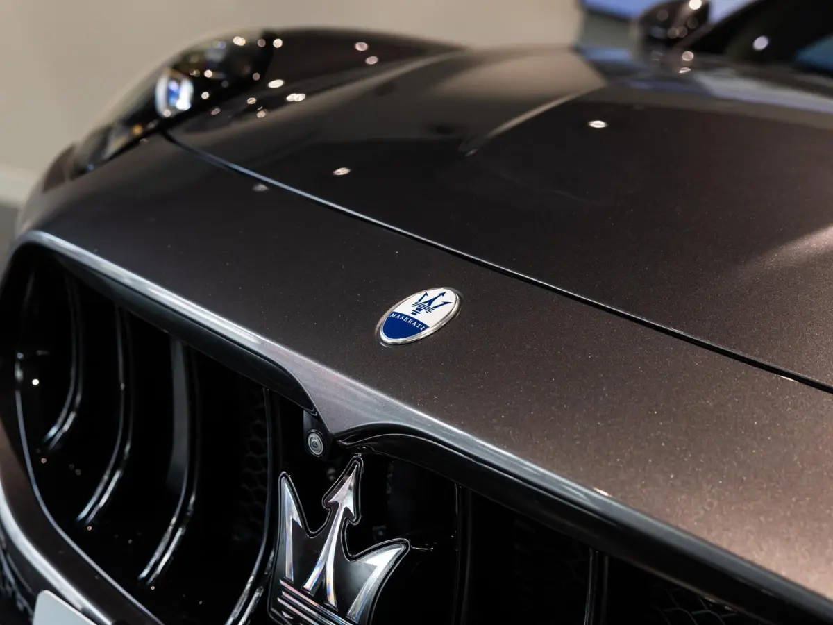3.0 V6 Trofeo Rood leder | Panoramadak | Surround camera | Sonus Faber audio