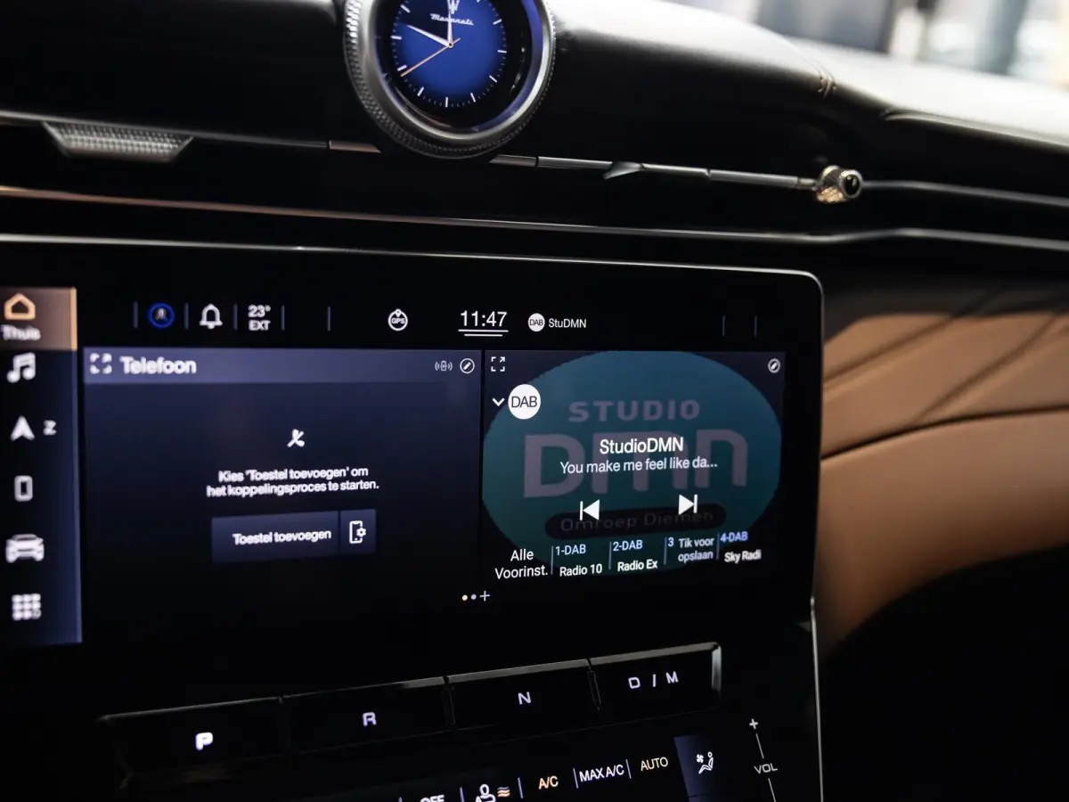 3.0 V6 Trofeo Rood leder | Panoramadak | Surround camera | Sonus Faber audio