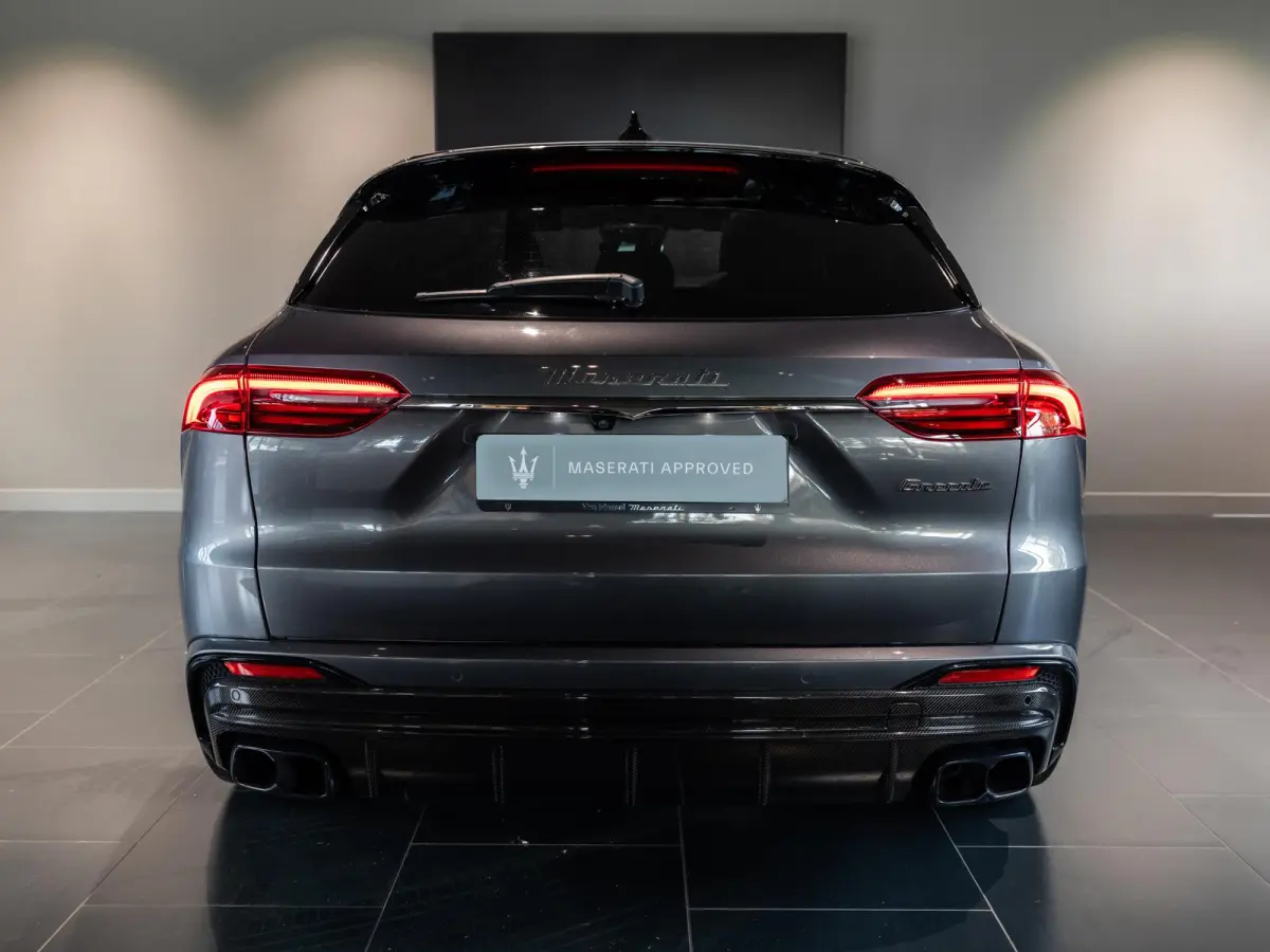 3.0 V6 Trofeo Rood leder | Panoramadak | Surround camera | Sonus Faber audio