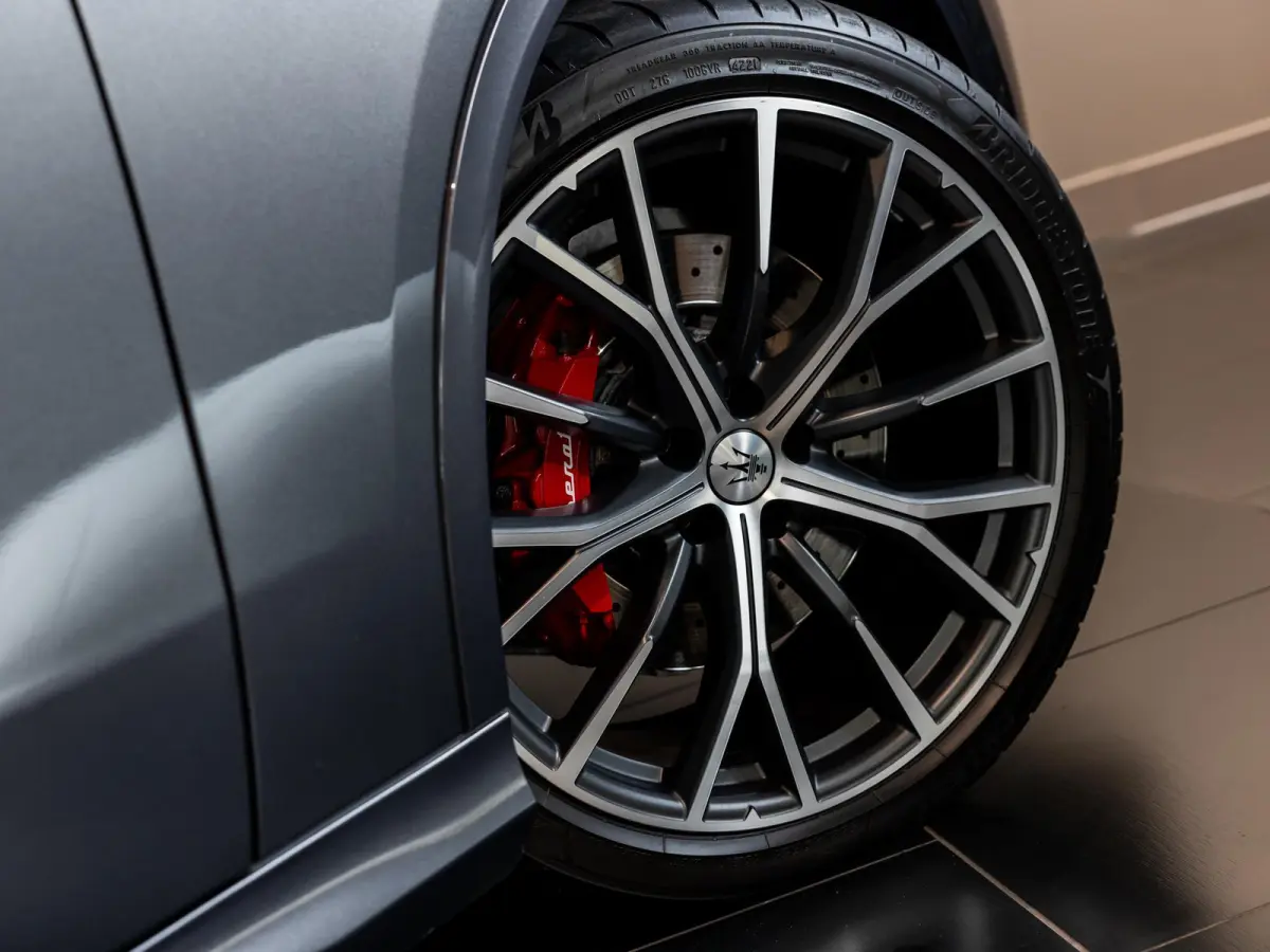3.0 V6 Trofeo Rood leder | Panoramadak | Surround camera | Sonus Faber audio