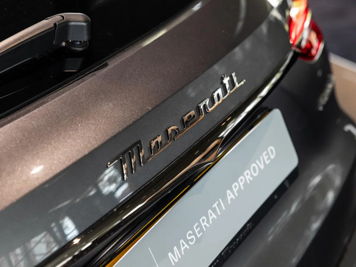 3.0 V6 Trofeo Rood leder | Panoramadak | Surround camera | Sonus Faber audio