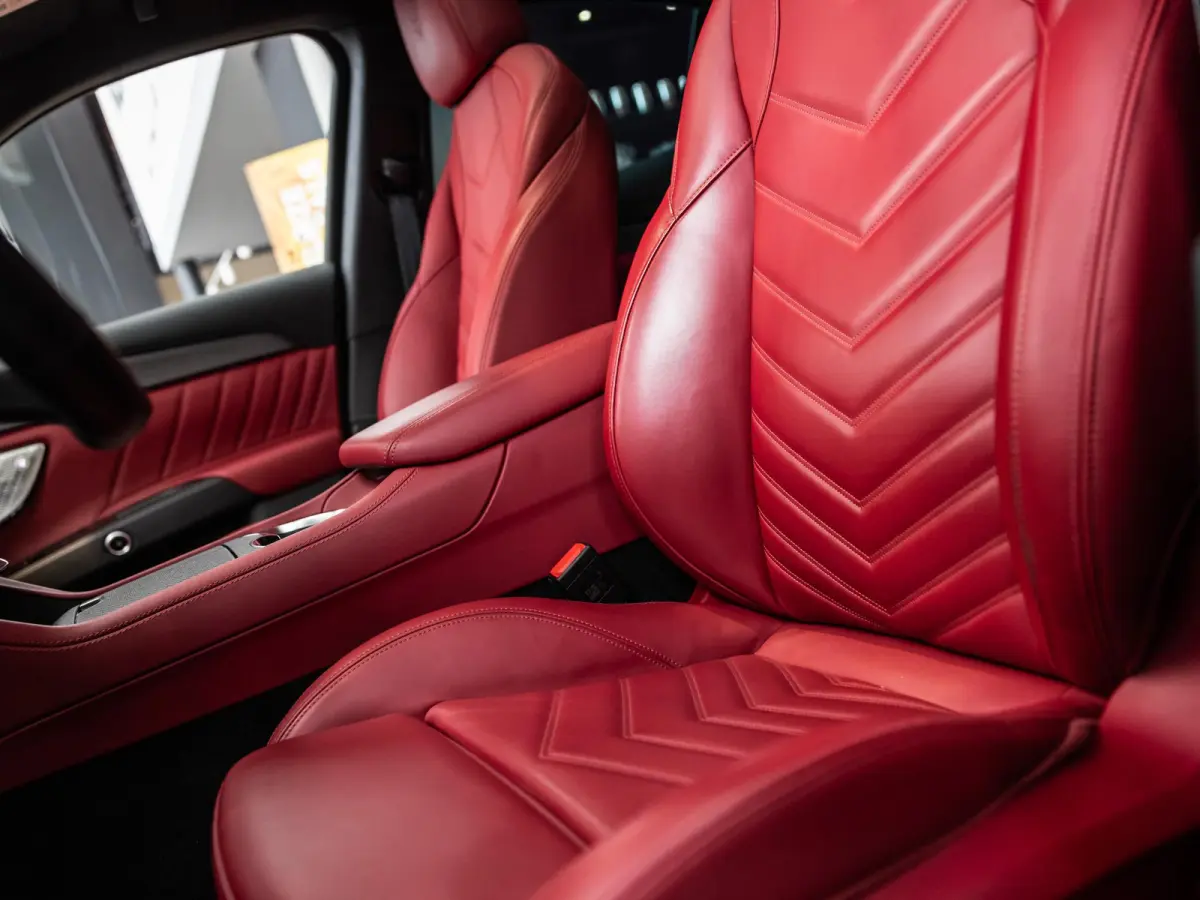 3.0 V6 Trofeo Rood leder | Panoramadak | Surround camera | Sonus Faber audio