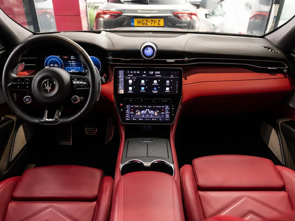 3.0 V6 Trofeo Rood leder | Panoramadak | Surround camera | Sonus Faber audio