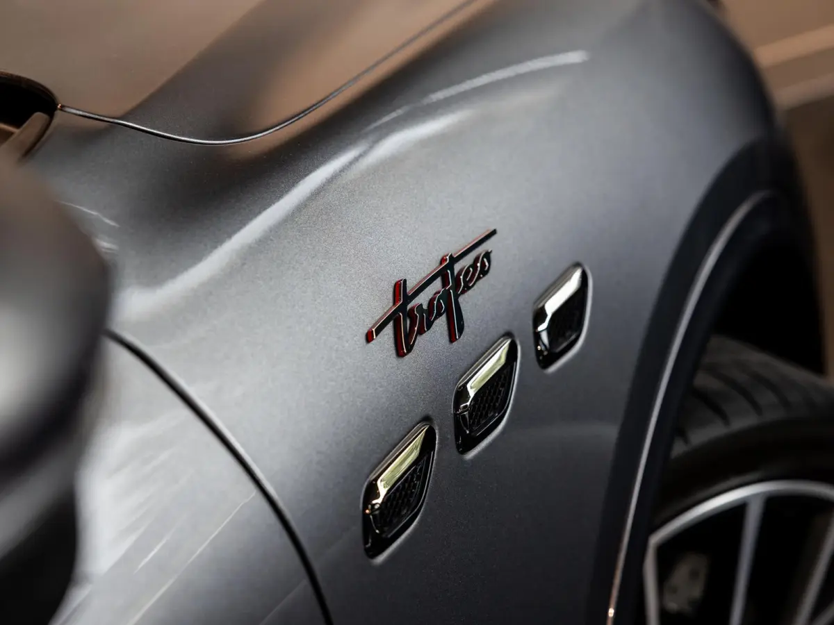 3.0 V6 Trofeo Rood leder | Panoramadak | Surround camera | Sonus Faber audio