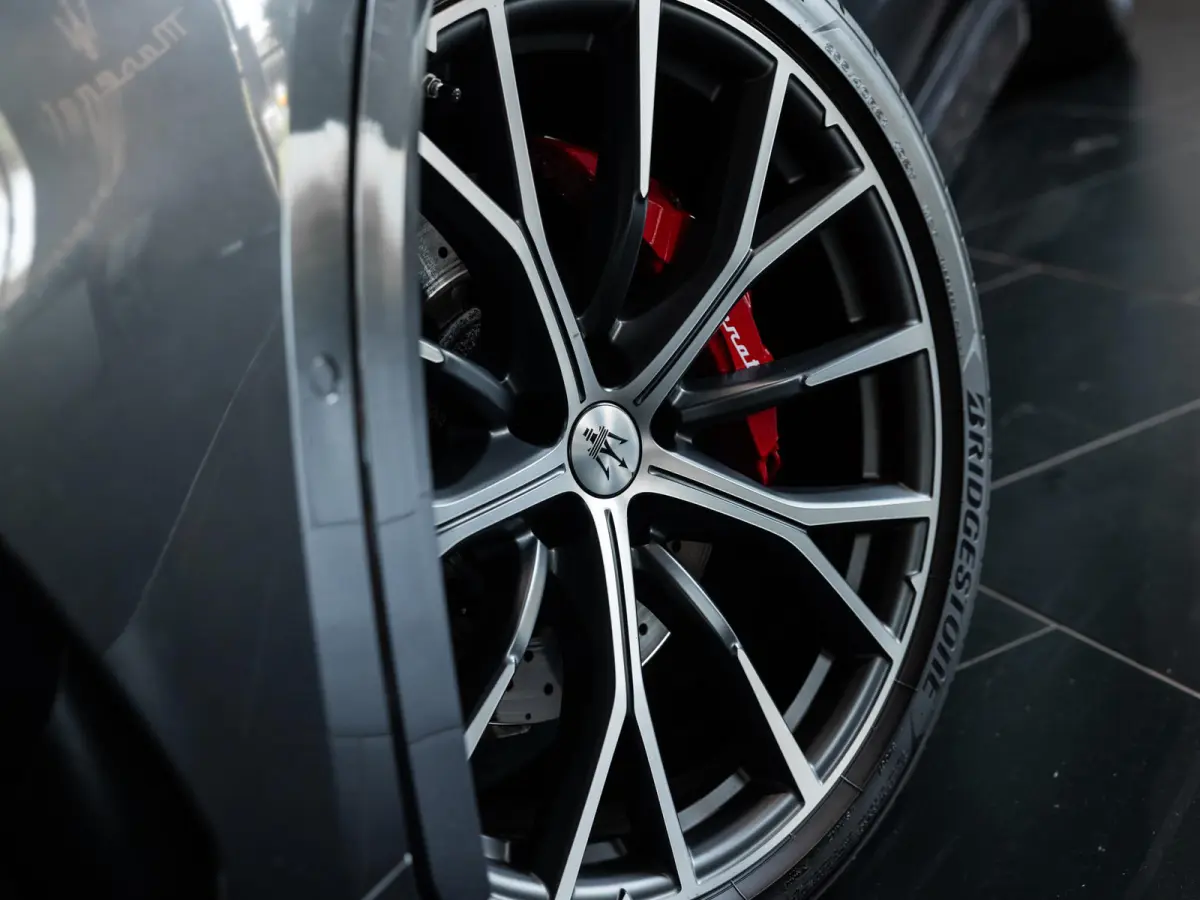 3.0 V6 Trofeo Rood leder | Panoramadak | Surround camera | Sonus Faber audio