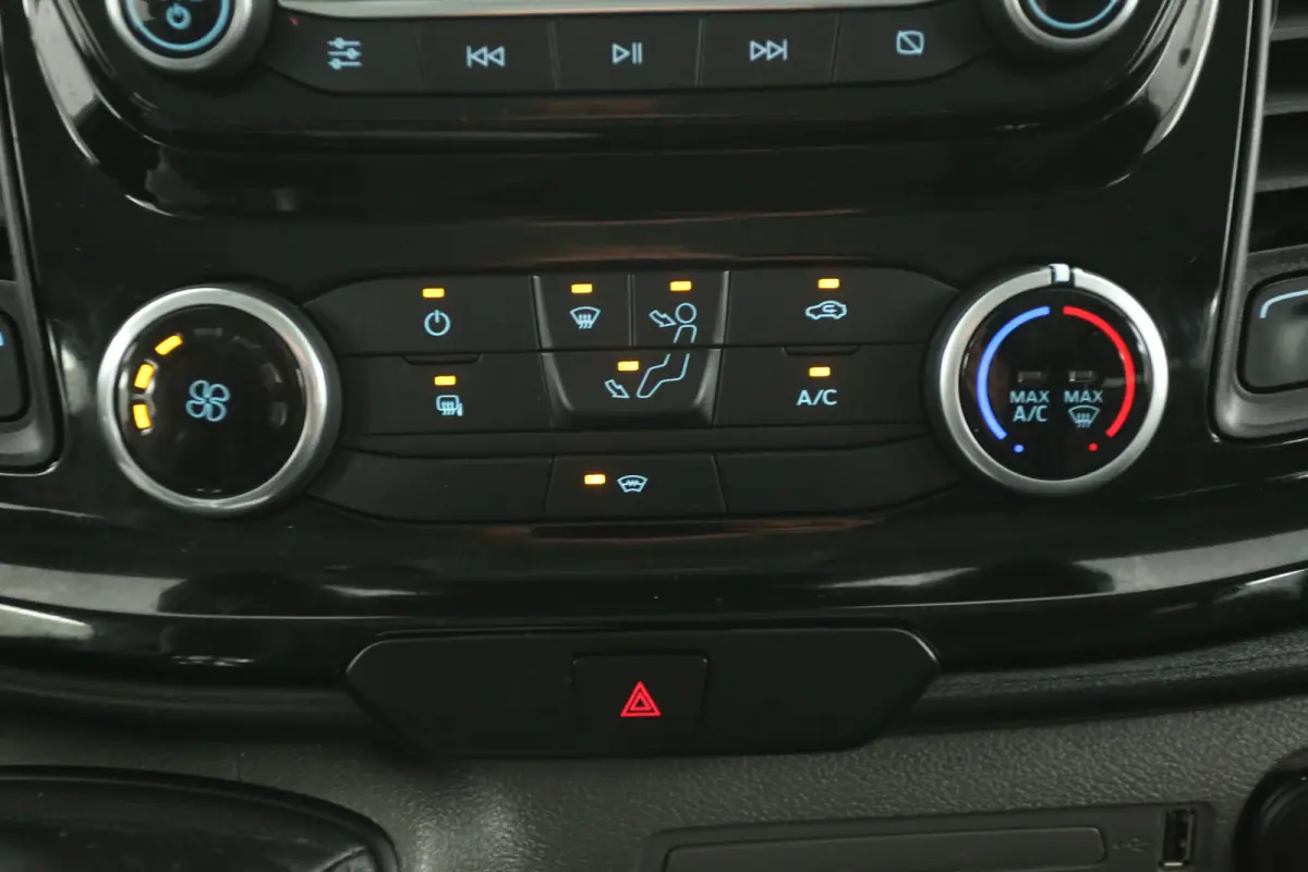 2.0 TDCI L2H1 TRAIL | DC | 6 Zits | Airco | Camera | Cruise | Carplay | Leder | Parkeersens.