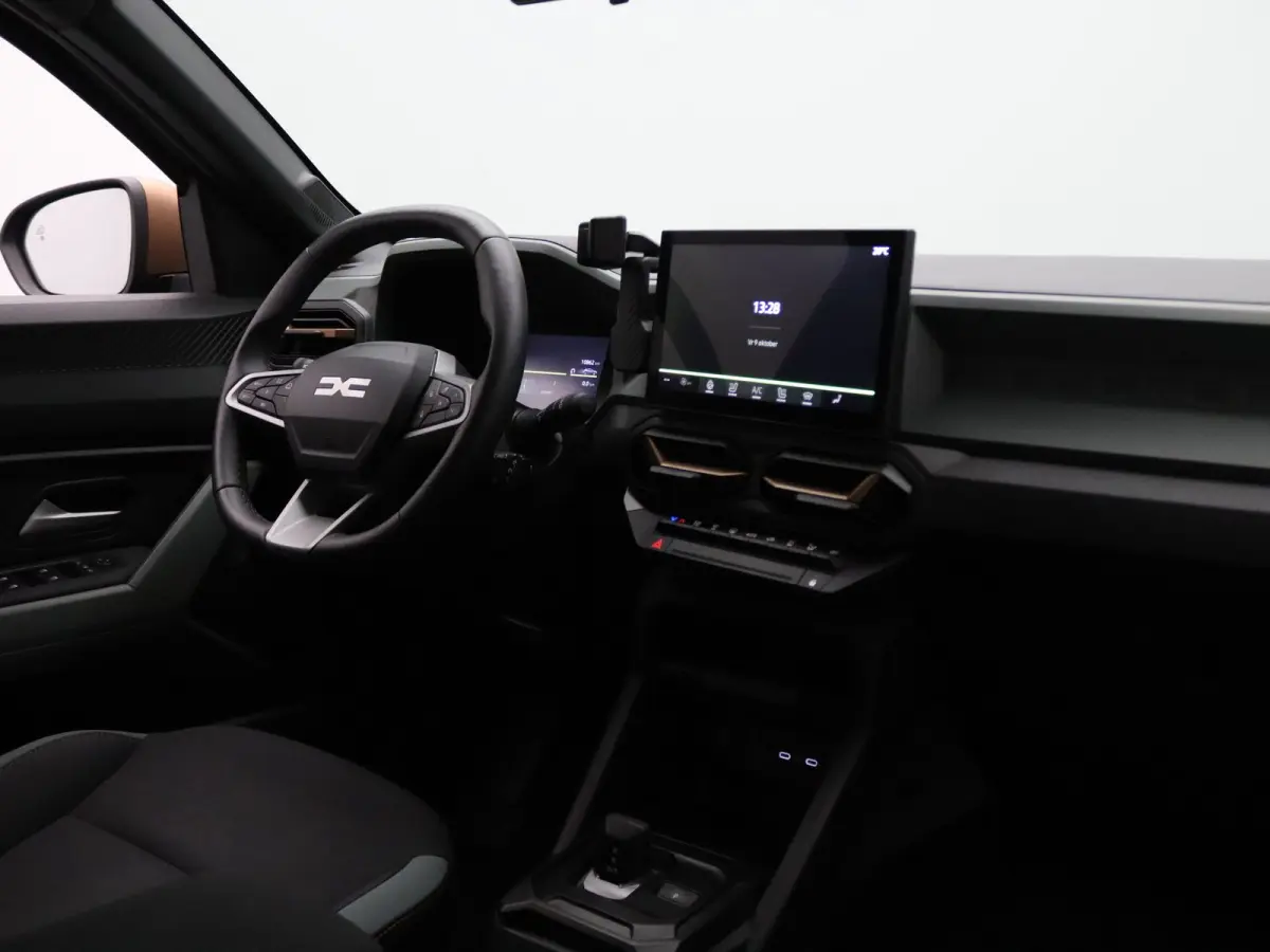 140pk Hybrid Journey Apple Carplay/Android Auto | Climate