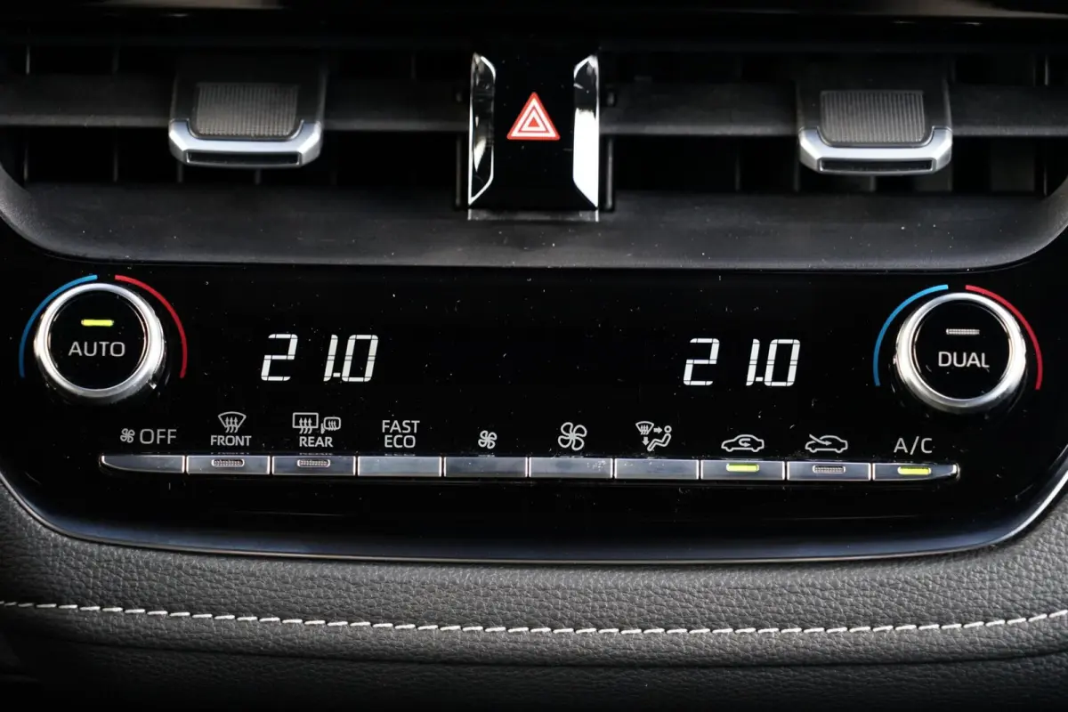 1.8 Hybrid Business, NL, aut. CarPlay, cam. LED