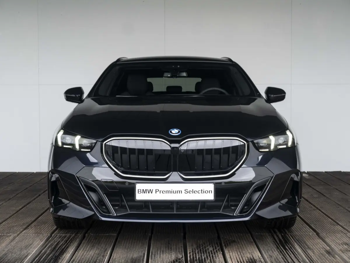 530e Touring | M Sportpakket Pro | Comfort Access | Driving Assistant Professional | Harman Kardon | Panoramadak | 20 inch | Trekhaak