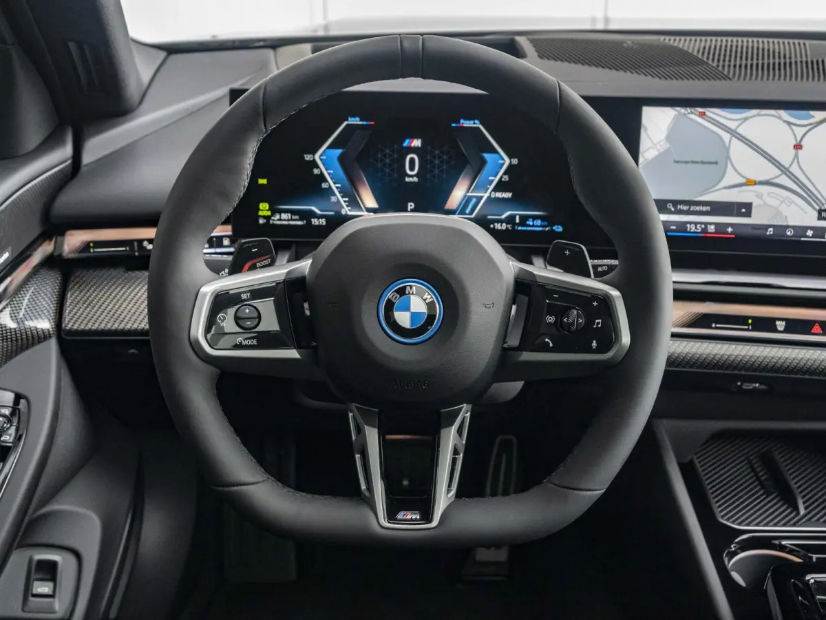 530e Touring | M Sportpakket Pro | Comfort Access | Driving Assistant Professional | Harman Kardon | Panoramadak | 20 inch | Trekhaak