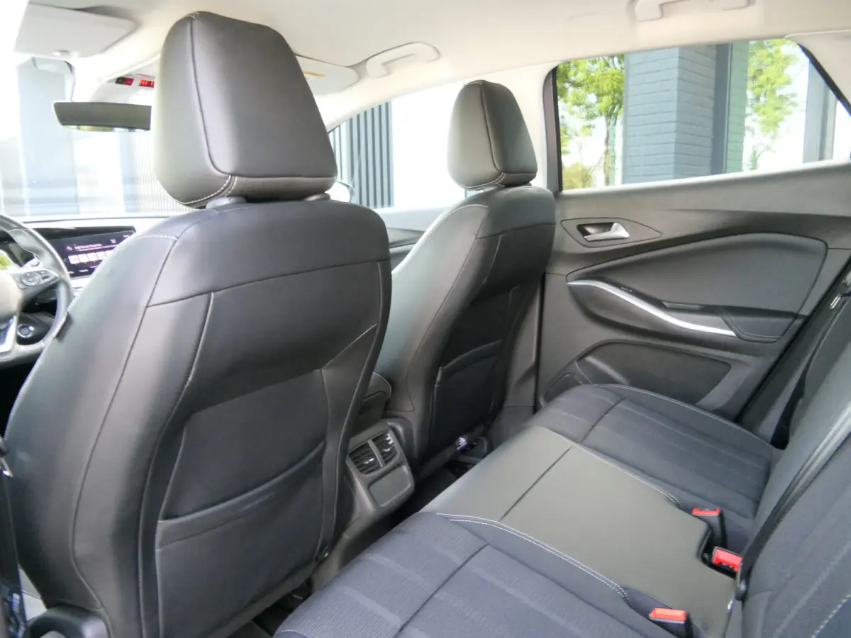 1.6 Turbo Plug-In Hybrid Business Elegance | LED Matrix