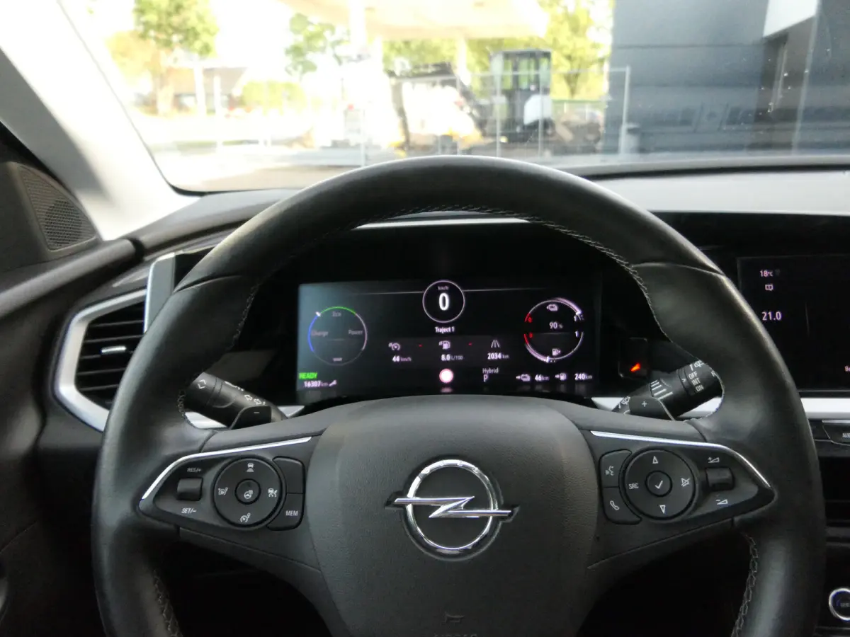 1.6 Turbo Plug-In Hybrid Business Elegance | LED Matrix