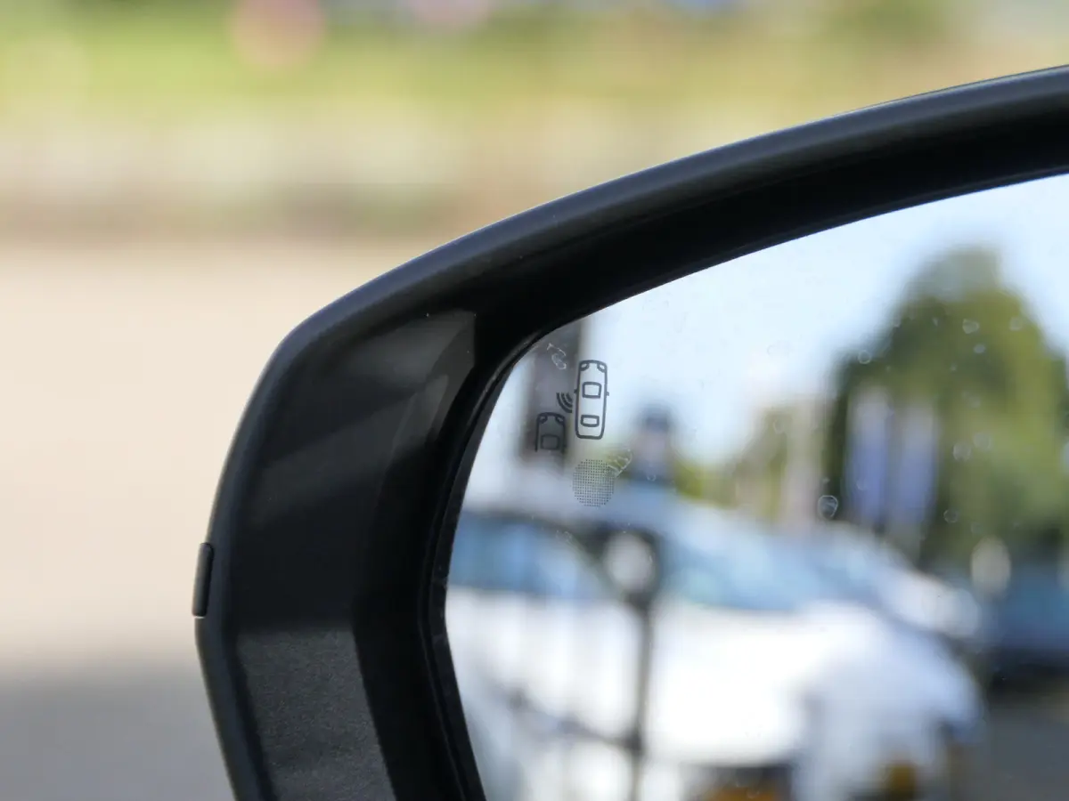 1.6 Turbo Plug-In Hybrid Business Elegance | LED Matrix