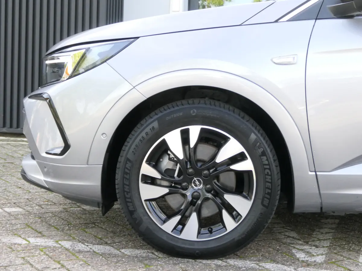 1.6 Turbo Plug-In Hybrid Business Elegance | LED Matrix