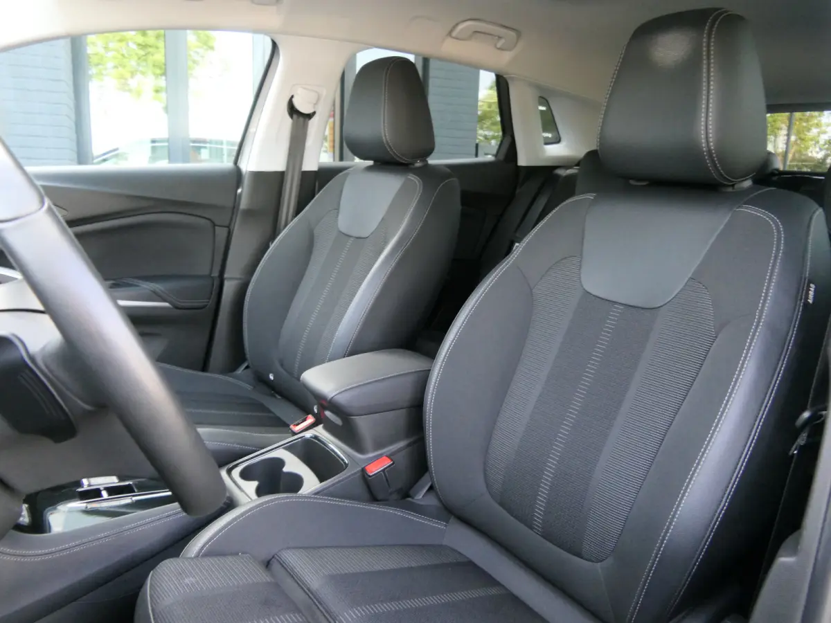 1.6 Turbo Plug-In Hybrid Business Elegance | LED Matrix