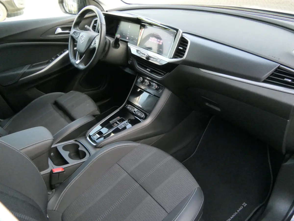 1.6 Turbo Plug-In Hybrid Business Elegance | LED Matrix