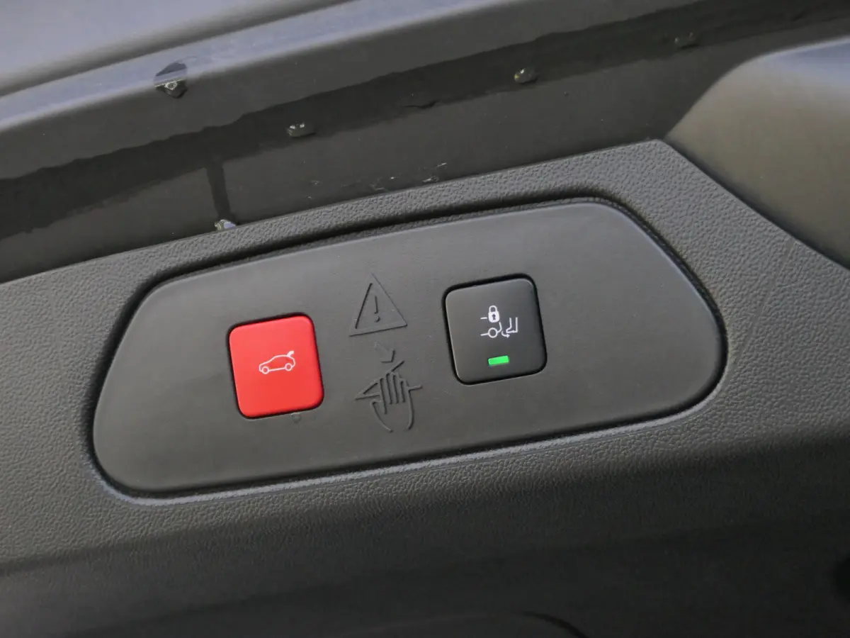 1.6 Turbo Plug-In Hybrid Business Elegance | LED Matrix