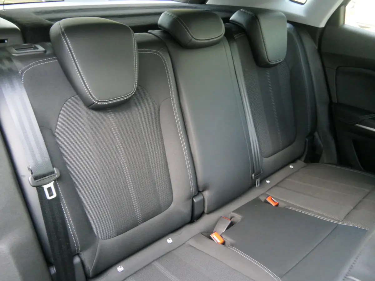 1.6 Turbo Plug-In Hybrid Business Elegance | LED Matrix
