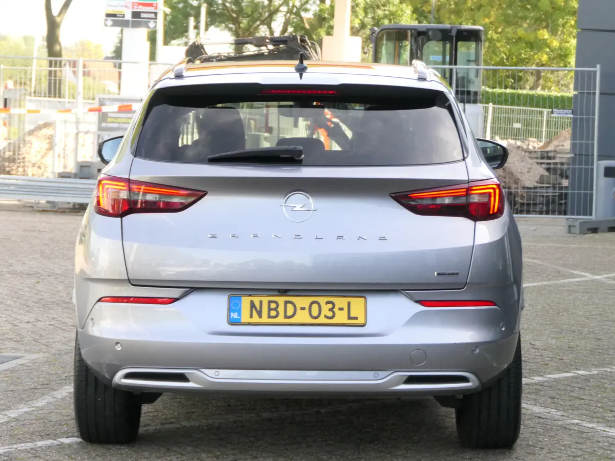 1.6 Turbo Plug-In Hybrid Business Elegance | LED Matrix