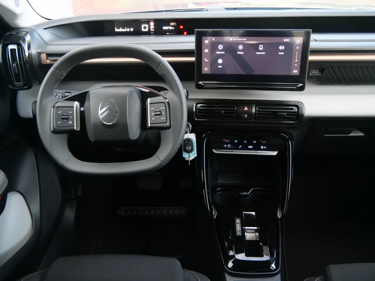1.2 Hybrid 145pk Plus Apple Carplay / Camera / DAB / 17 inch
