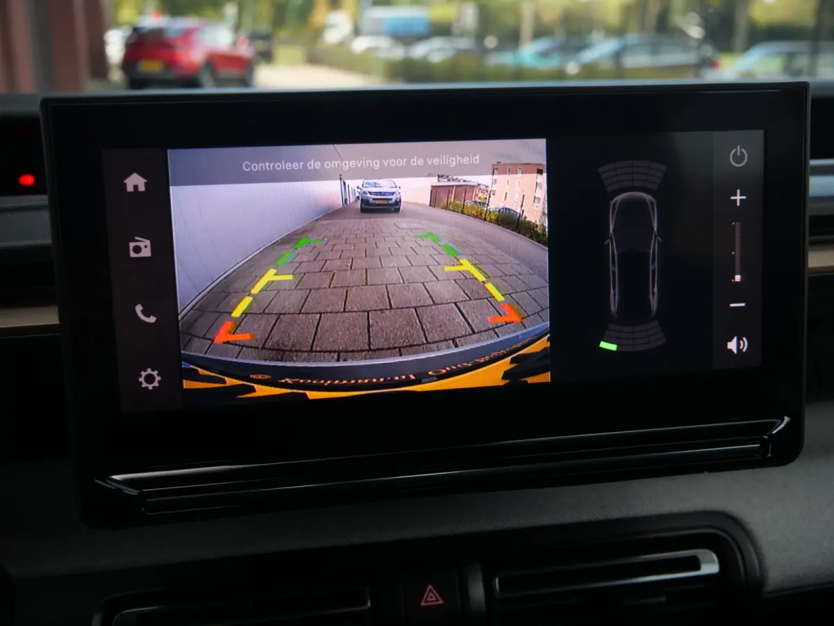1.2 Hybrid 145pk Plus Apple Carplay / Camera / DAB / 17 inch