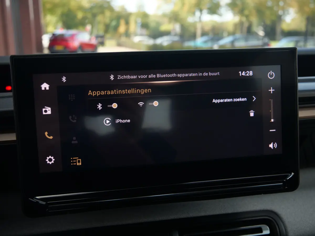 1.2 Hybrid 145pk Plus Apple Carplay / Camera / DAB / 17 inch